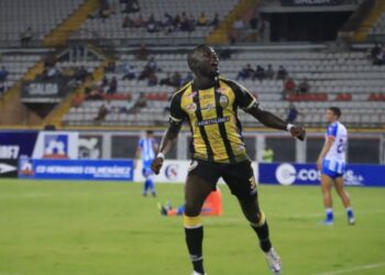 Deportivo Táchira se mantiene en la cima del fútbol venezolano