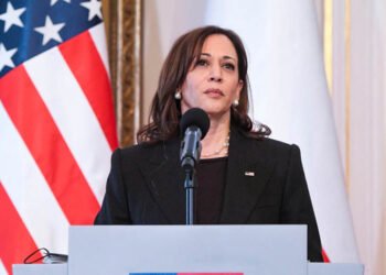 Harris anuncia en Varsovia ayuda humanitaria a Ucrania y militar a Polonia