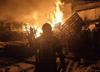 Al menos cuatro muertos y seis heridos en bombardeo cerca de ciudad ucraniana de Lugansk