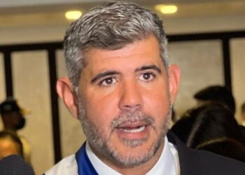 Ferreira denunció derrame petrolero en playas de Lechería