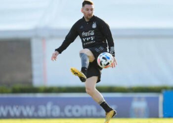 Messi vuelve a entrenarse y se perfila como titular ante Venezuela