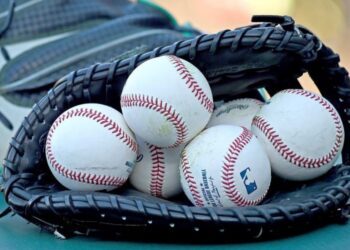 MLB y el gremio de peloteros dialogan para garantizar el inicio de la campaña