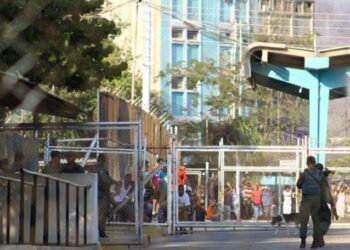 Pelea de reclusos en Puente Ayala dejó un muerto