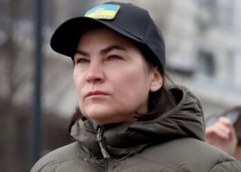 Hallaron 10 cadáveres en una fosa común de Bucha