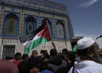 Israel prohíbe a los palestinos de Gaza trabajar en su territorio tras disparos de cohetes