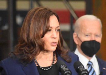 Vicepresidenta Kamala Harris dio positivo para Covid-19