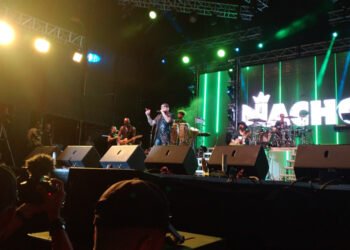 Nacho hizo vibrar Plaza Mayor con su música