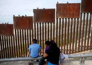 EE.UU. se prepara para ola migratoria tras el fin de deportaciones por pandemia