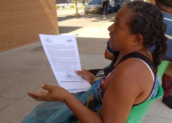 Vendedora de frutas denunció ser agredida al parecer por padre e hijo