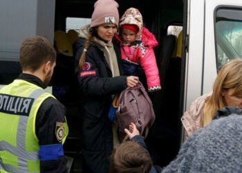 Ucrania anunció que logró evacuar a más de 700 ciudadanos de Mariúpol