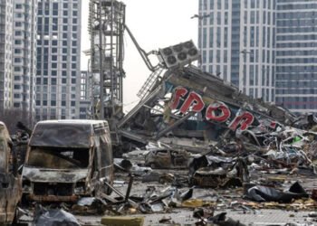 Banco Mundial afirma que economía de Ucrania se contraerá el 45 % este año