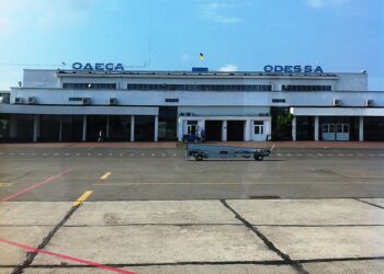 Misil ruso destruye la pista del aeropuerto ucraniano de Odesa
