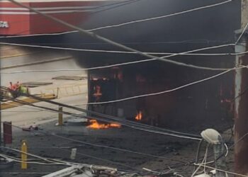Autobús se incendió en gasolinera de Las Garzas (+Videos)