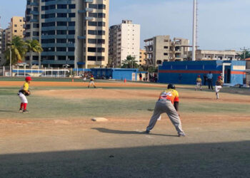 Anzoátegui triunfó 21-7 en jornada inaugural de la Copa Oro de béisbol menor