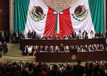 Diputados mexicanos rechazan reforma eléctrica de López Obrador