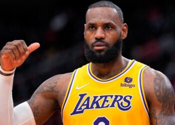 LeBron James se perderá los dos últimos partidos de la temporada por lesión