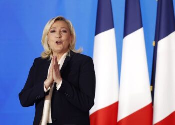 Le Pen reconoció el triunfo de Macron, aunque denunció métodos desleales