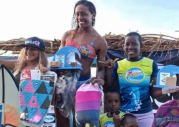 Rosanny Álvarez triunfó en el Todasana Open de surf