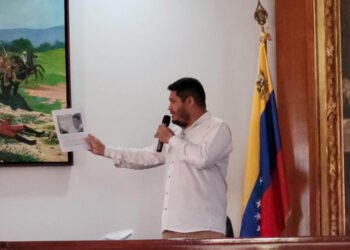 Cleanz reprobó gestión de Barreto Sira y rechazó ausencia de diputados opositores