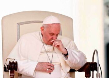 El papa, con el "corazón roto" por matanza en Texas, condena comercio "incontrolado" de armas