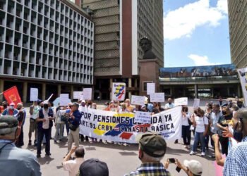 Jubilados y pensionados protestaron por una mejor condición de vida en el Día del Adulto Mayor