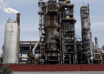 Reuters: Irán y Venezuela firman contrato para reparar refinería El Palito