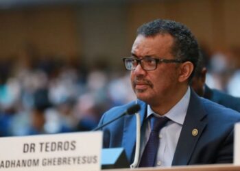 Director de OMS entregará ambulancias en Kiev