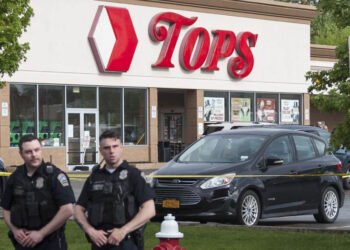 Un tiroteo por "motivos raciales" deja diez muertos en un supermercado de EE.UU.