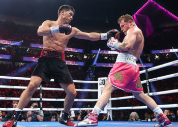 Bivol descifró al “Canelo” Álvarez y retuvo el cinturón semipesado