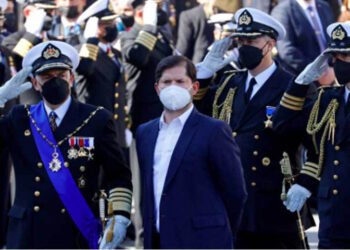 Boric le pide a la Armada "máximos esfuerzos para buscar el encuentro" en Chile