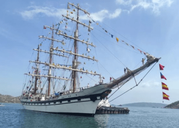 Buque Escuela "Simón Bolívar" llegó a Guanta