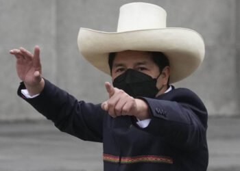 El presidente peruano cambia por sorpresa a los ministros de Interior y Minas