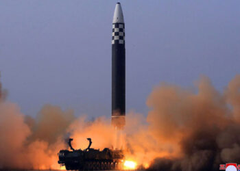 Corea del Norte disparó tres "misiles balísticos"