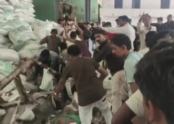 12 personas murieron durante un derrumbe en fábrica en India