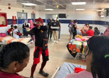 Fundación Gesto Solidario entregó más de 100 desayunos en el Huapa Cumaná