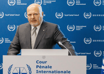 Fiscal de la CPI busca la colaboración de Rusia para investigar crímenes en Ucrania