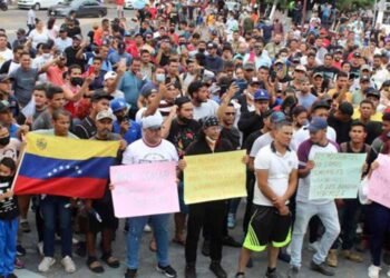 Migrantes Venezolanos y de otros países exigieron documentos en México