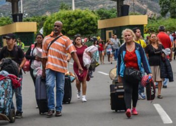 En Colombia afiliarán a 700 mil migrantes venezolanos para plan de salud