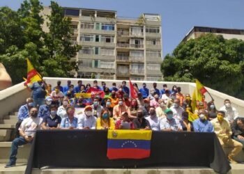 Oposición llama a retomar diálogo tras levantamiento de sanciones