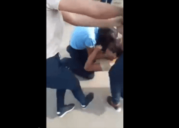 Pelea entre estudiantes de un liceo en Puerto La Cruz se hizo viral en redes sociales