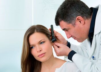 Descubren cómo regenerar las células que permiten la audición