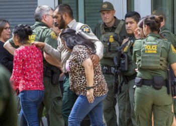 Un adolescente mató a 19 niños y dos maestras en una escuela primaria en Texas