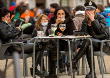 OMS: Europa tendrá "niveles altos" de contagios en verano