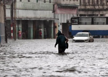 Reportan dos muertos por lluvia en Cuba