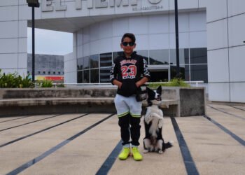 Sebastián Lárez y su manada canina inculcan a respetar la vida