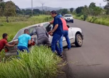 Troncal 10 continúa intransitable pese a promesas del gobernador de Bolívar