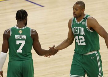 Celtics reaccionó al final y se llevó el primer duelo de las Finales de NBA (+video)