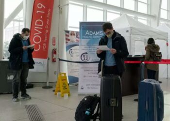 Estados Unidos no exigirá test de COVID-19 a viajeros internacionales que entren a su territorio