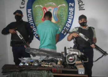Sucre | Policía captura a sujeto con armas de guerra en Bermúdez (+Fotos)