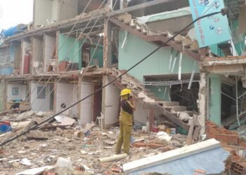 Explosión en laboratorio de Camino Nuevo dejó dos personas heridas (+Video)